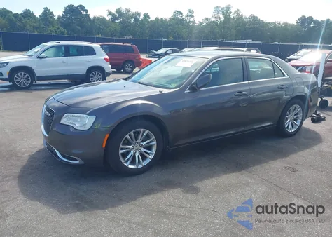 2019 Chrysler 300 Touring L z USA, uszkodzony, nr VIN 2C3CCAAG4KH566364